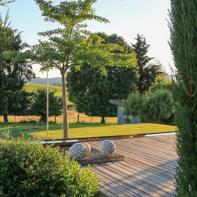 Terrasse mit Holzdeck und Beleuchtung in Schwyz